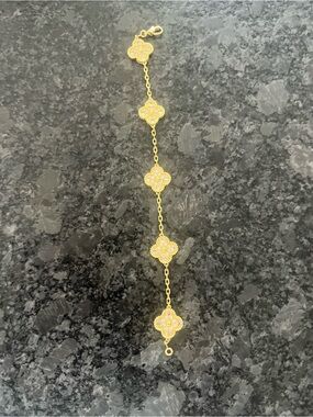 Delicate Gold Clover Motif Bracelet for Women